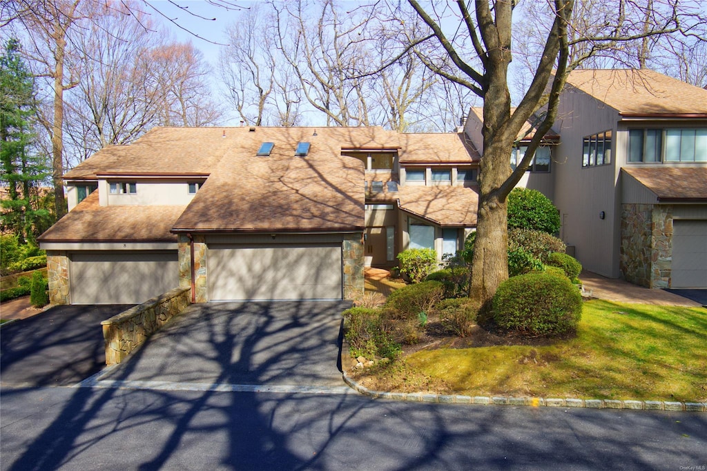 view of front of house featuring a garage