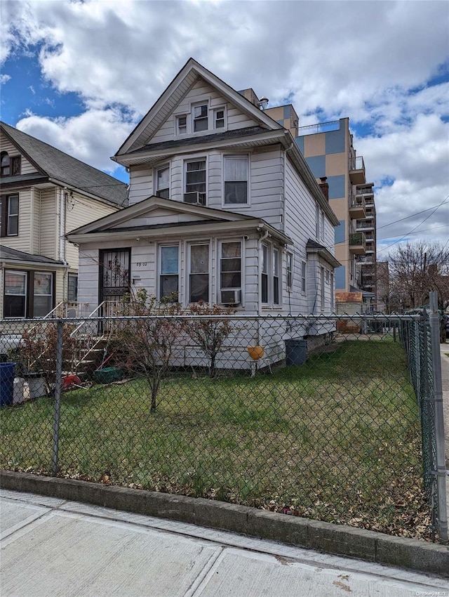 view of front of home featuring cooling unit and a front lawn