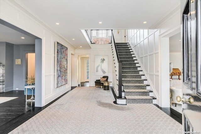 entryway featuring ornamental molding