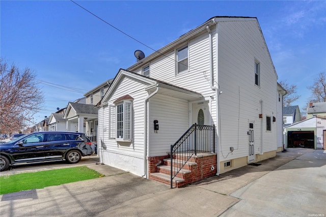 view of front facade featuring a garage