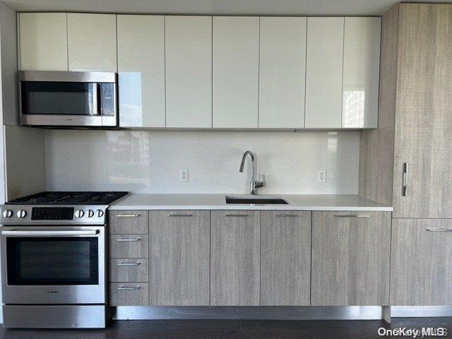 kitchen featuring backsplash, sink, and stainless steel appliances