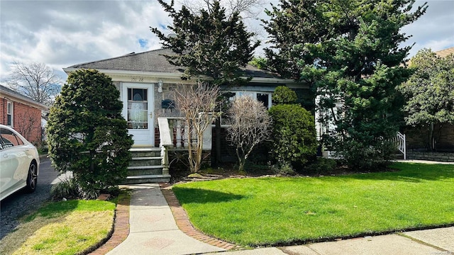 view of front of house with a front yard