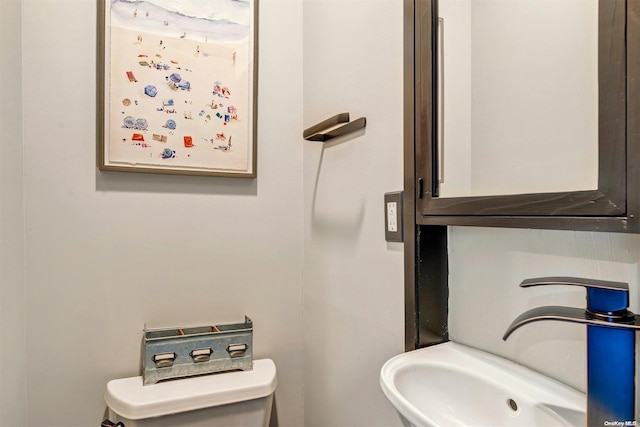 bathroom featuring toilet and sink