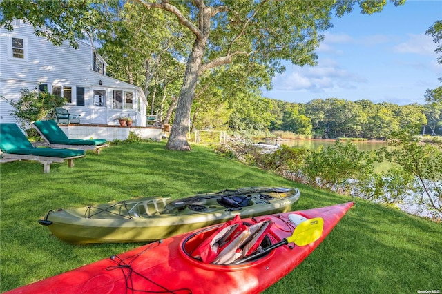 view of yard featuring a water view