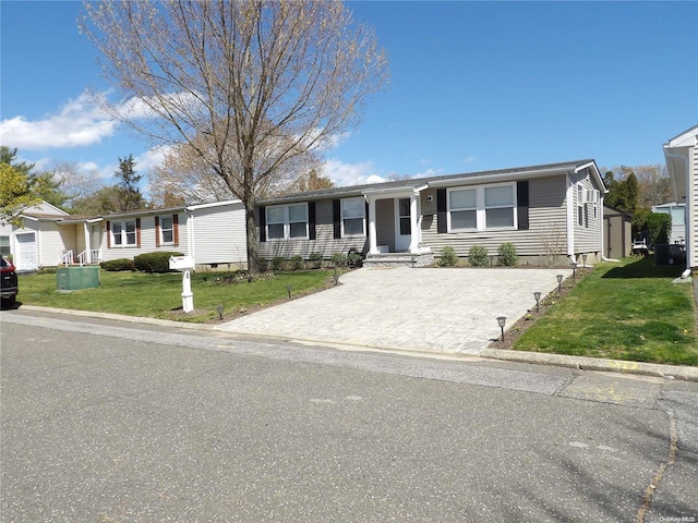 view of front facade with a front lawn