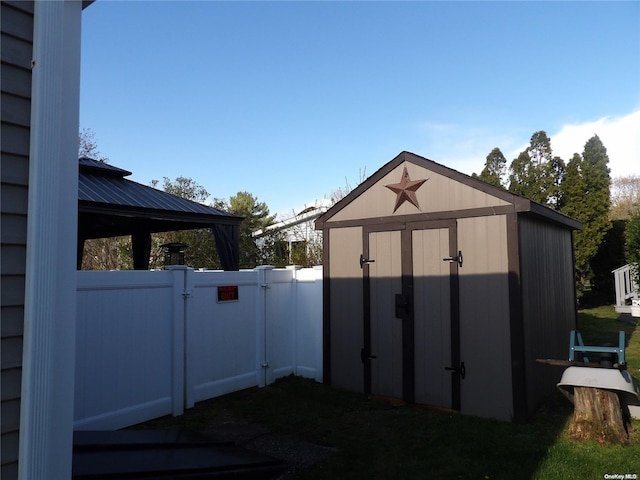 view of outbuilding