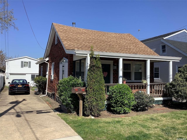 view of front of property featuring covered porch