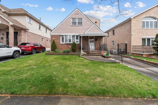 view of front of house with a front yard