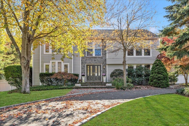 view of front of home featuring a front lawn