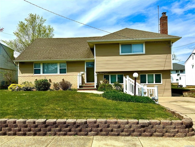 tri-level home featuring a front lawn