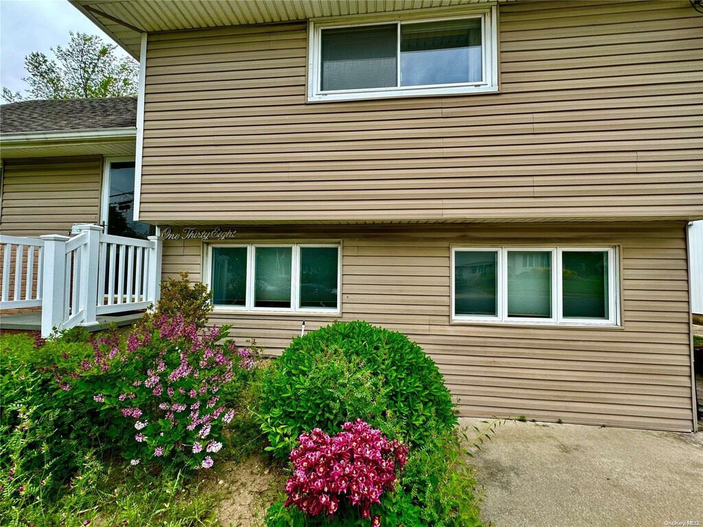 138 Concord Ave, Oceanside, NY 11572 - view of side of home