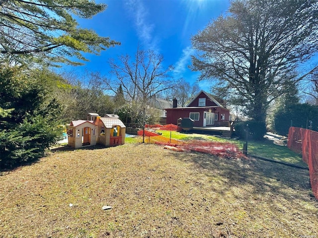 view of yard with an outdoor structure