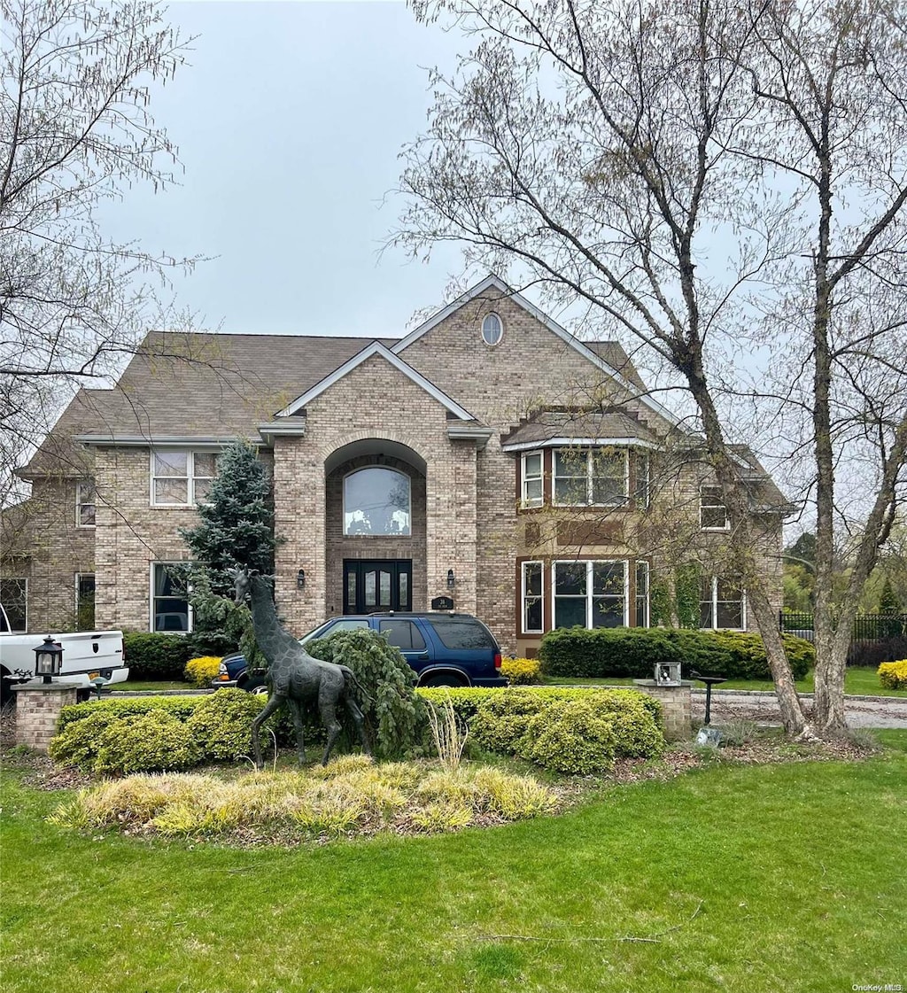 view of front of house with a front yard