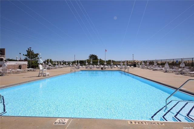 view of swimming pool