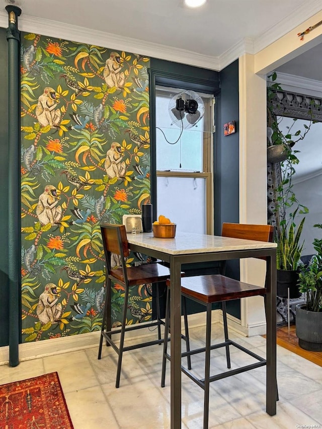 dining area with ornamental molding