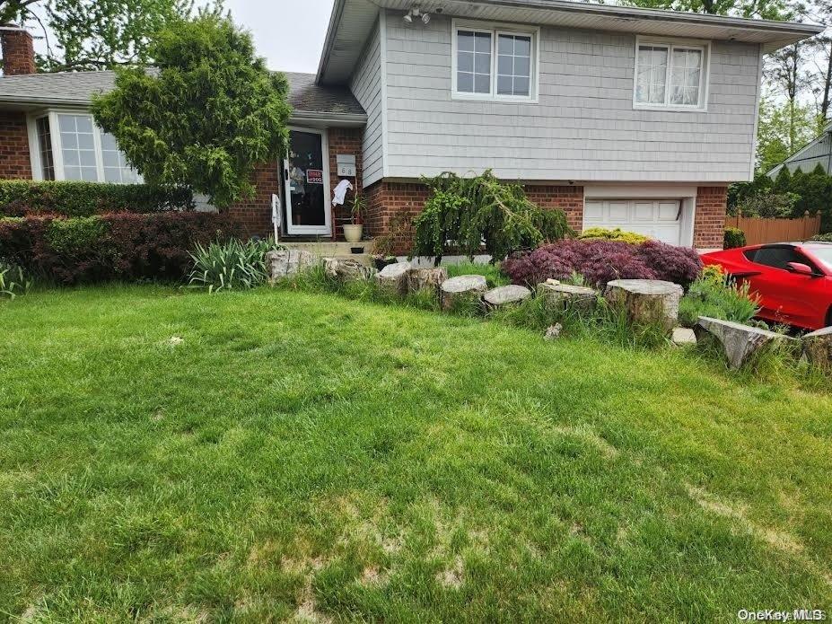 view of front of house featuring a front yard and a garage