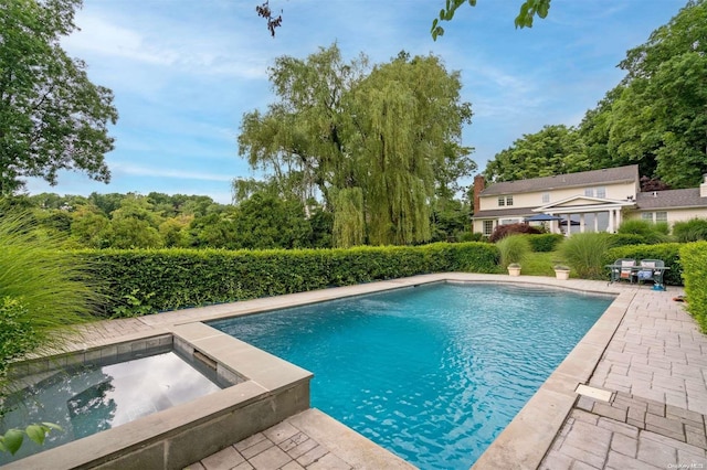 view of pool featuring an in ground hot tub