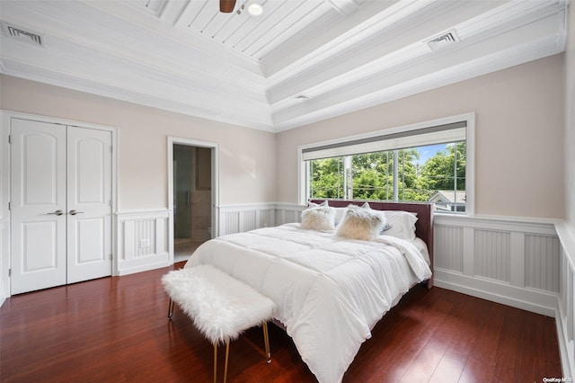 bedroom with a closet, crown molding, ceiling fan, and dark wood-type flooring