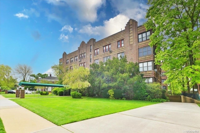 Listing photo 3 for 29 Woodmere Blvd Unit 4B, Woodmere NY 11598