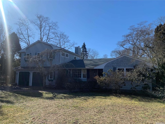 view of front of property with a front yard