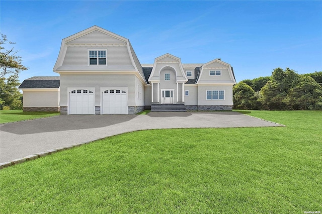 view of front of house featuring a front lawn and a garage