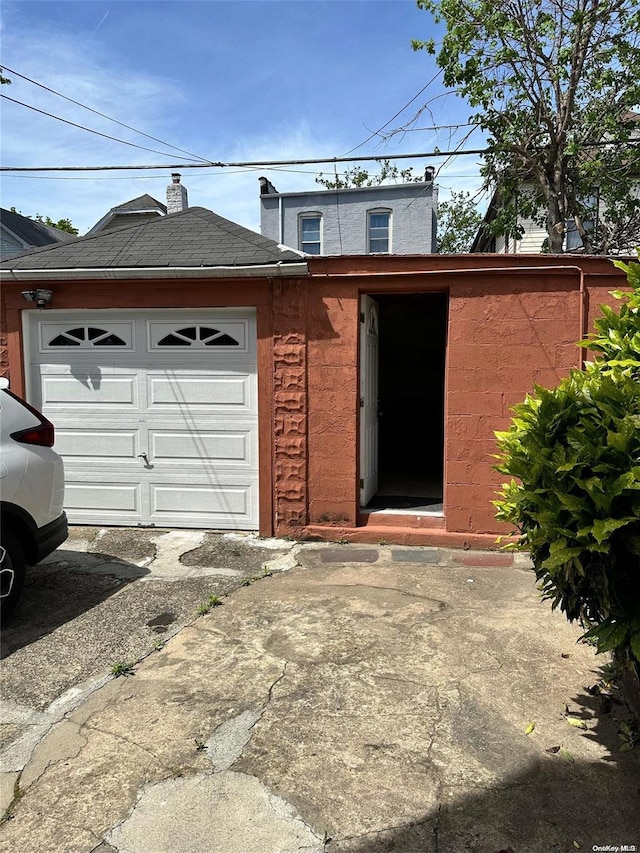 view of front of home featuring a garage