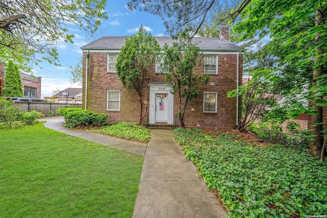 view of front of house with a front lawn