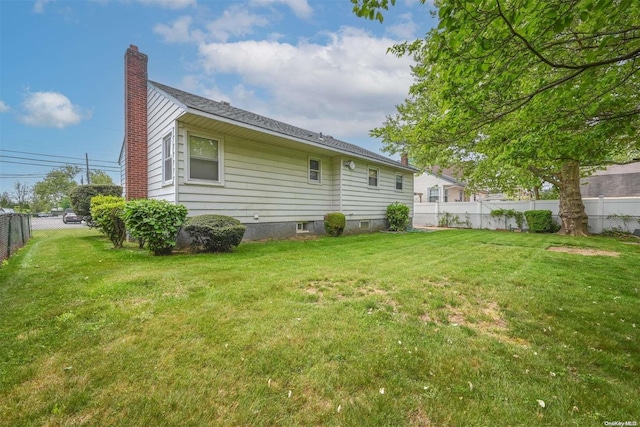 back of house featuring a lawn