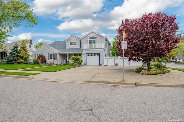 view of front property featuring a front lawn and a garage