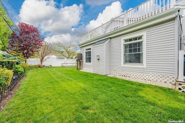 view of yard with a balcony