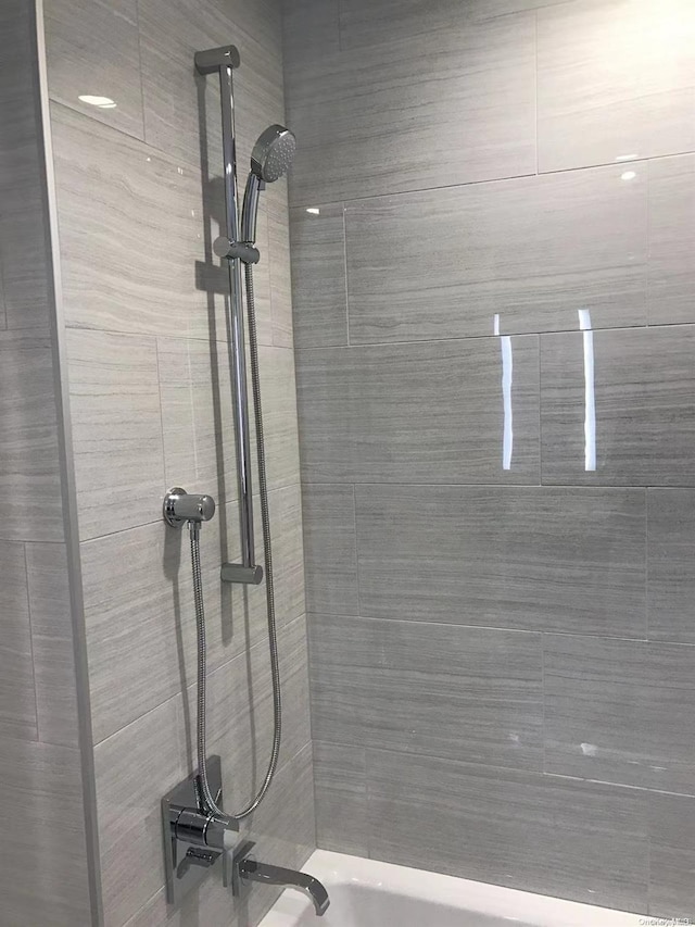 interior space featuring tiled shower / bath combo