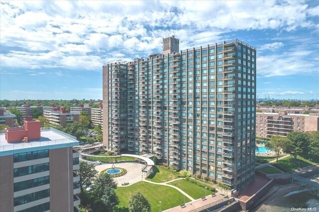 166-25 Powells Cove Blvd Unit 12J, Beechhurst, NY 11357 - photo 1