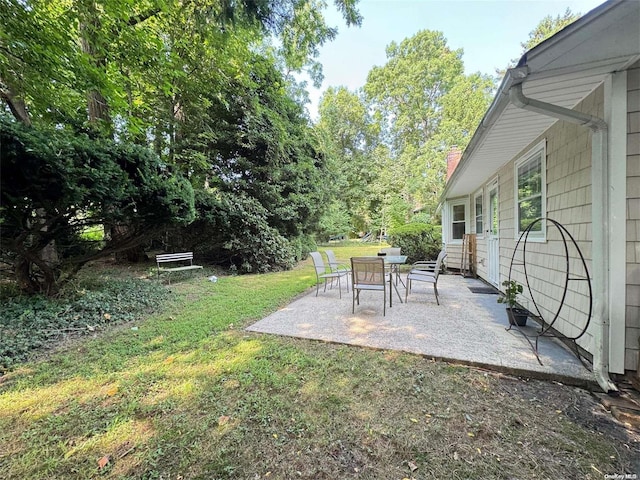 view of yard with a patio