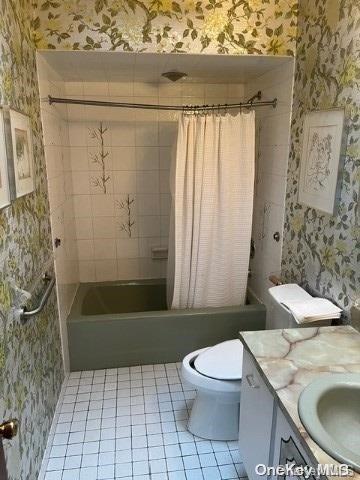 full bathroom featuring vanity, toilet, and shower / bathtub combination with curtain