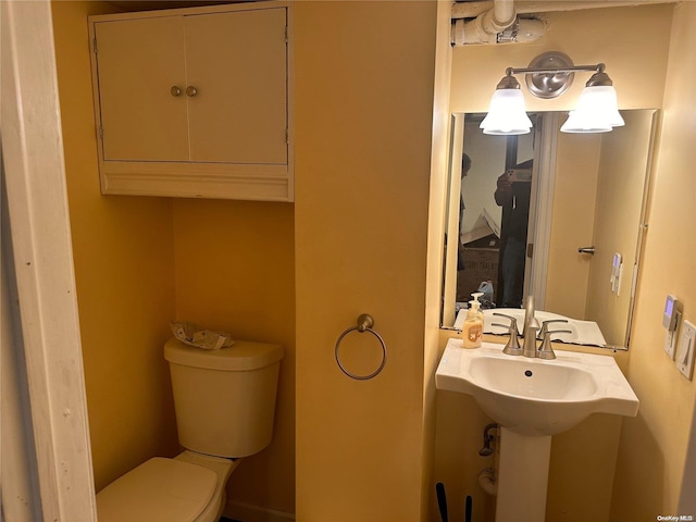 bathroom featuring toilet