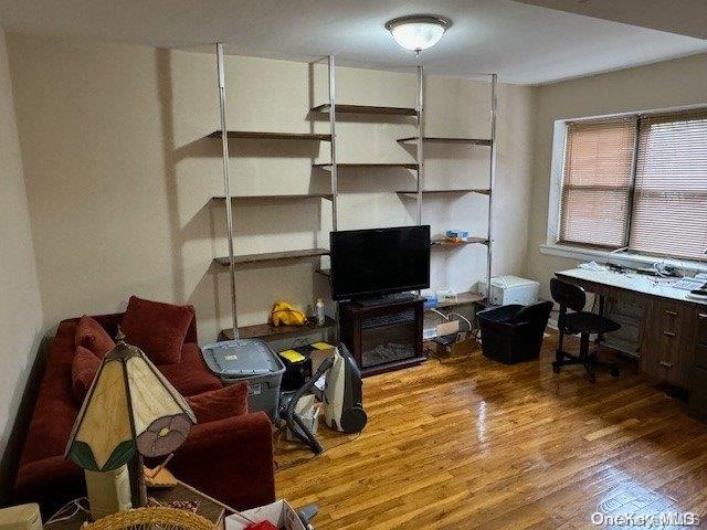 office area with light hardwood / wood-style flooring