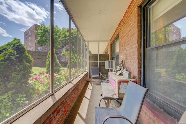 sunroom / solarium with cooling unit