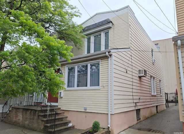 Listing photo 3 for 62-33 59th Dr, Maspeth NY 11378