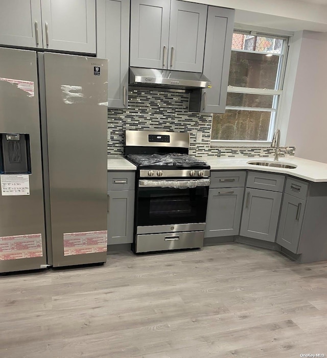 kitchen featuring gray cabinets, sink, stainless steel appliances, and light hardwood / wood-style floors