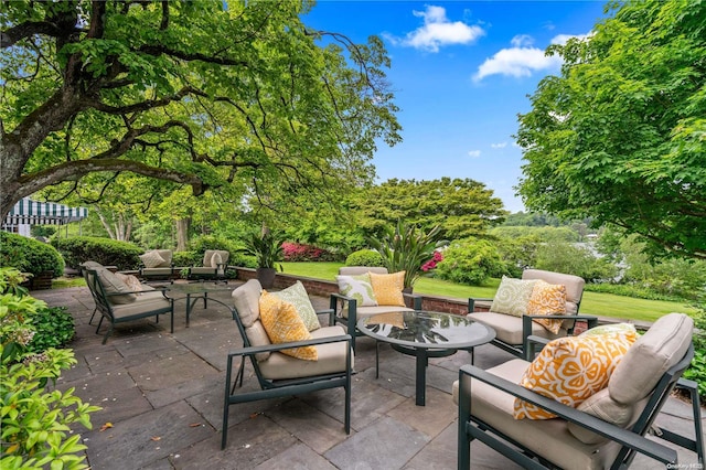 view of patio featuring an outdoor hangout area