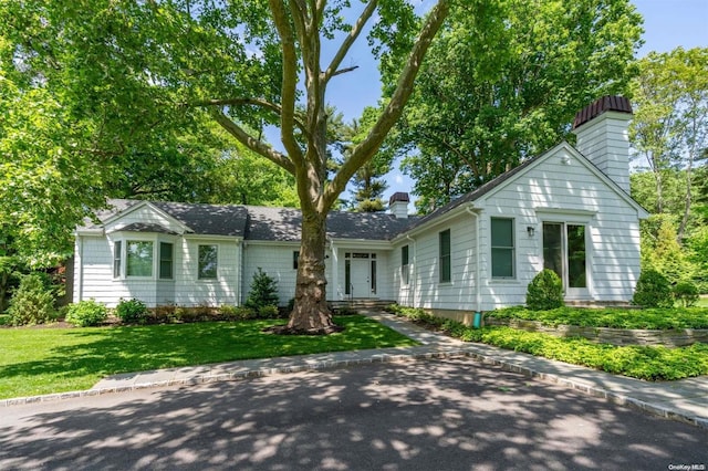 200 Cleft Rd, Mill Neck, NY 11765 - ranch-style house featuring a chimney and a front yard