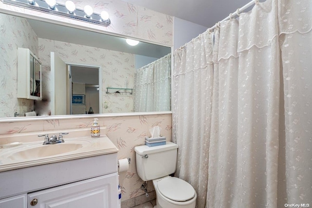 bathroom featuring a shower with curtain, vanity, and toilet