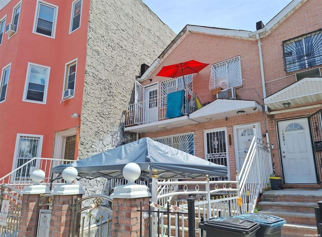1090 Hancock St, Brooklyn, NY 11221 - view of front facade with stucco siding