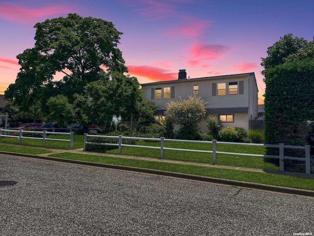 view of front of home featuring a lawn