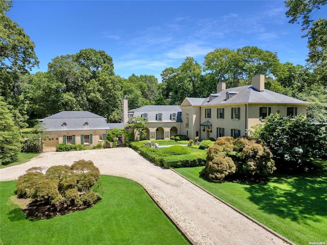 view of front of house with a front yard