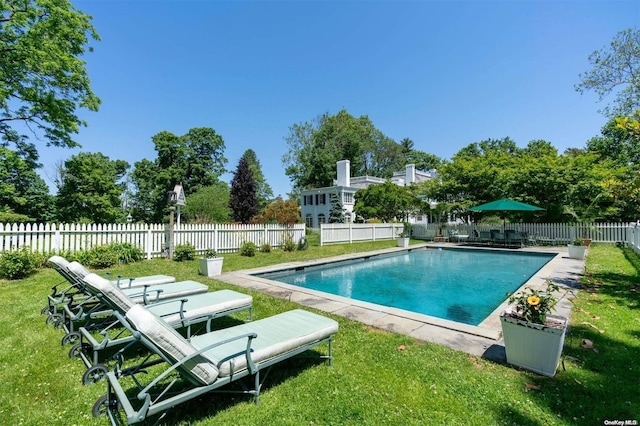 view of pool featuring a yard