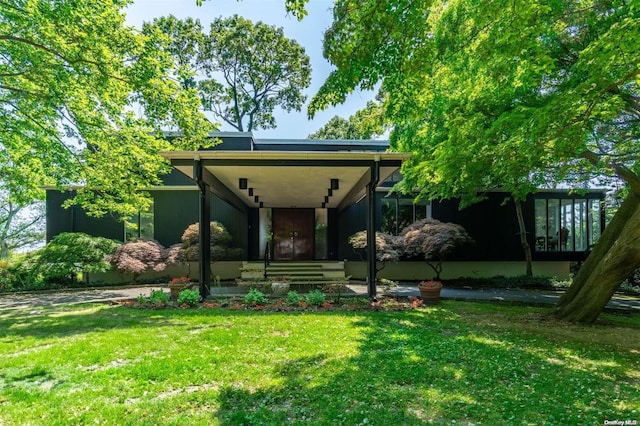18 Hicks Ln, Sands Point, NY 11050 - view of front facade with a front yard