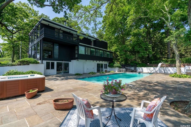 18 Hicks Ln, Sands Point, NY 11050 - view of pool featuring a hot tub and a patio