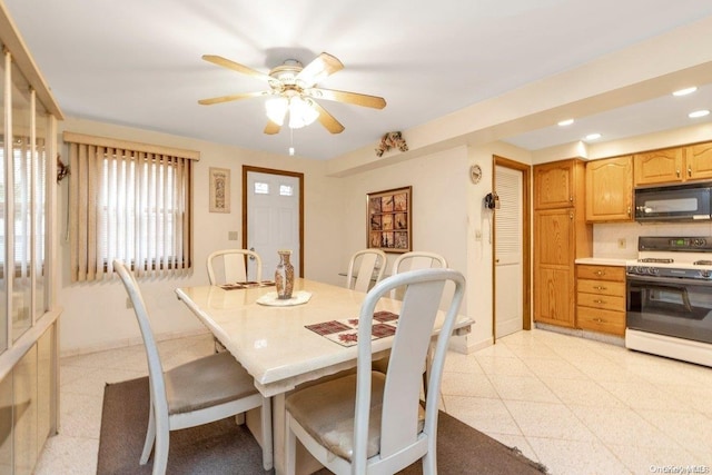 dining room with ceiling fan