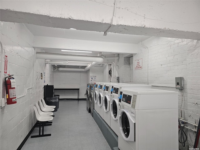 33-04 91st St Unit 5W, Jackson Heights, NY 11372 - community laundry with washer and clothes dryer and light flooring